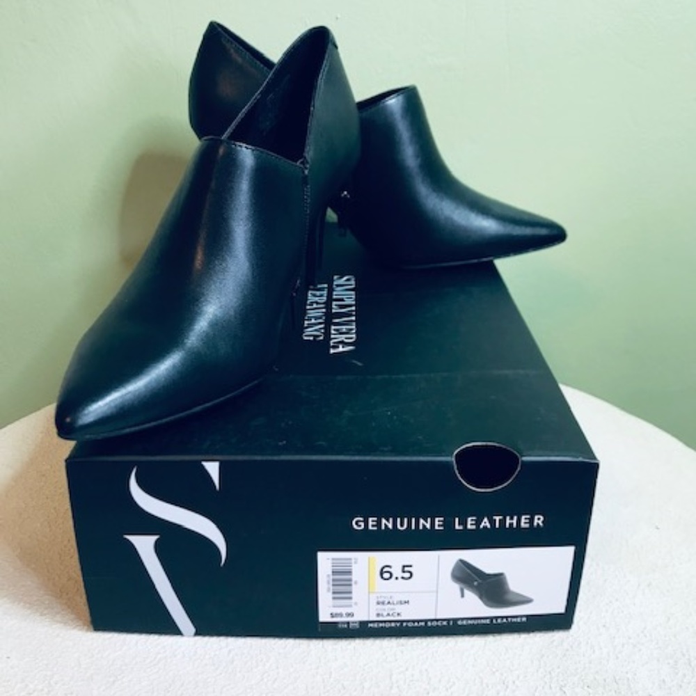 Simply Vera Wang Genuine Leather NWB Realizm Boots